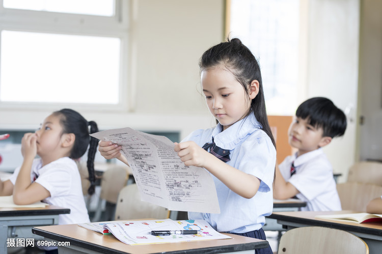 小學(xué)生3.jpg